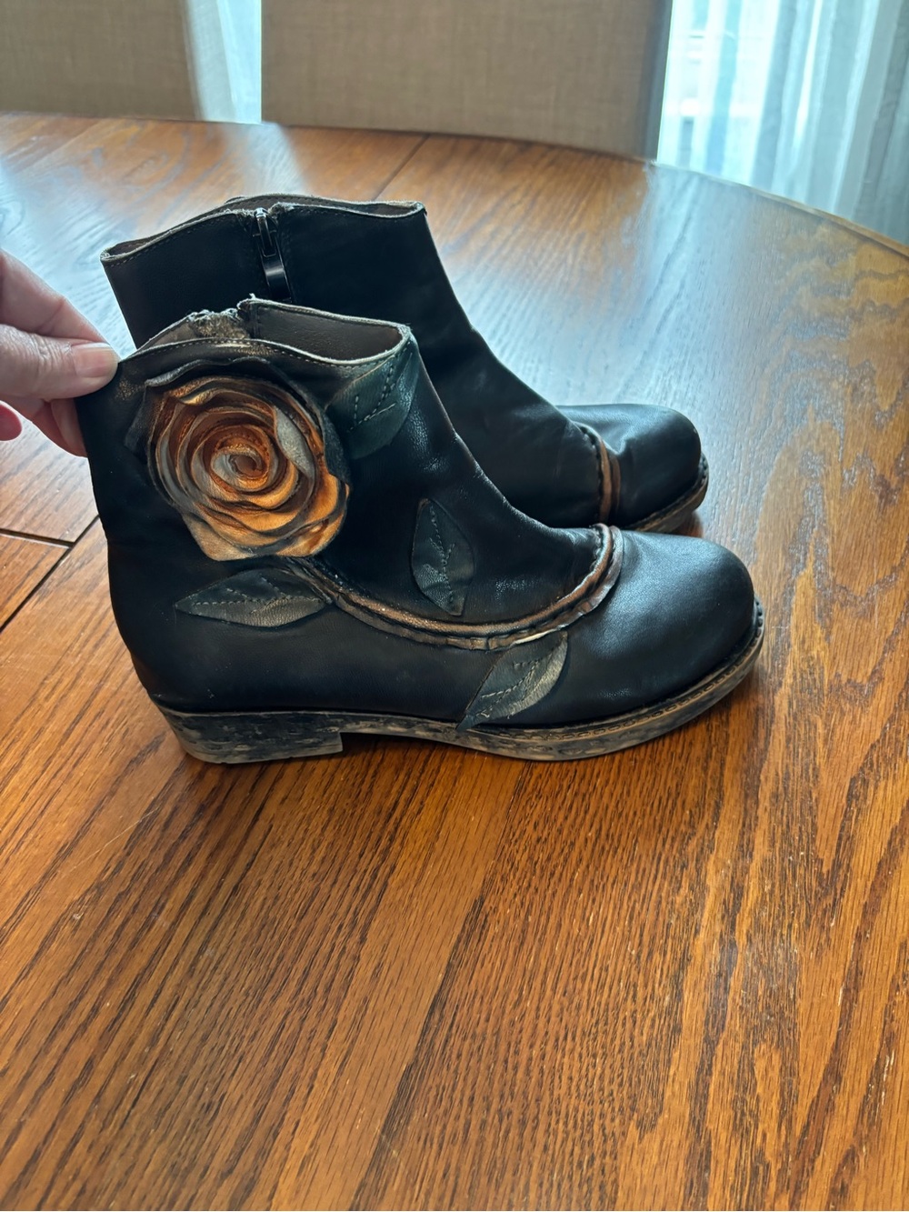 Socofy bohemian black leather ankle boots distressed 3D rose womens 40 9